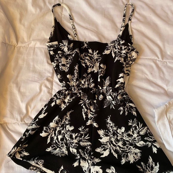 romper - Picture 2 of 2